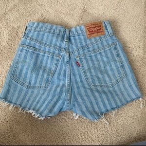Levi’s cutoff shorts
